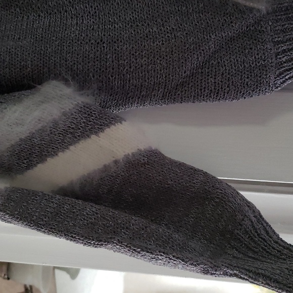 Gray sweater - Picture 3 of 3